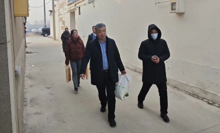 新春慰問暖人心 用情幫扶顯擔(dān)當(dāng) —惠眾財(cái)金集團(tuán)開展春節(jié)前走訪慰問活動(dòng)(圖2)